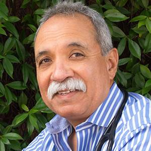 Dr. Munir Kureshi, veterinarian at Cupertino Animal Hospital in Cupertino, CA
